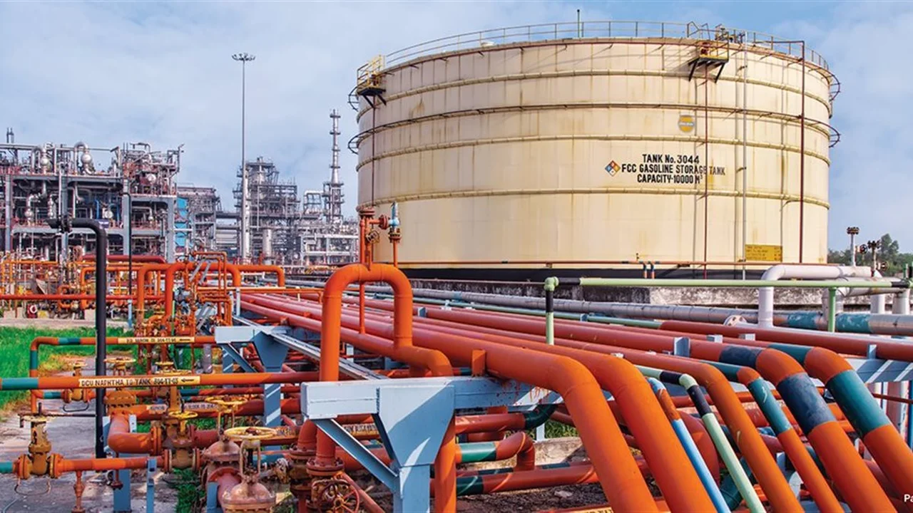 واشنطن تمنح الهند إعفاءً مؤقتًا لشراء النفط الروسي لمدة 30 يومًا